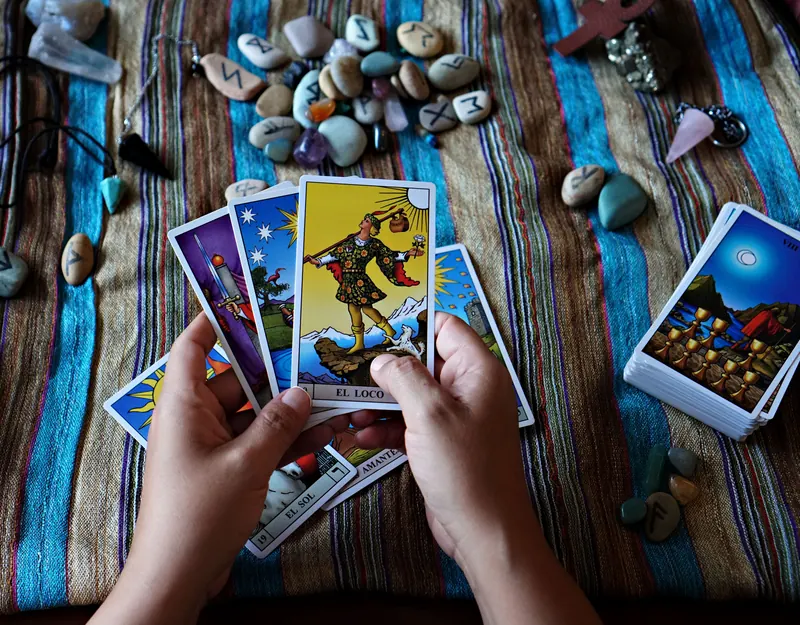 Lectura de tarot del amor con cartas y runas